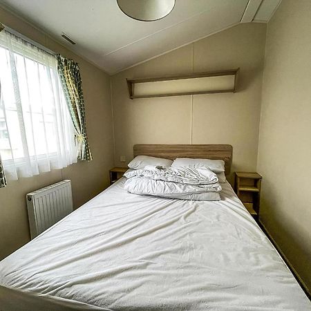 Great 6 Berth Caravan Nearby The Beach In Walton-On-The-Naze Ref 17181X المظهر الخارجي الصورة